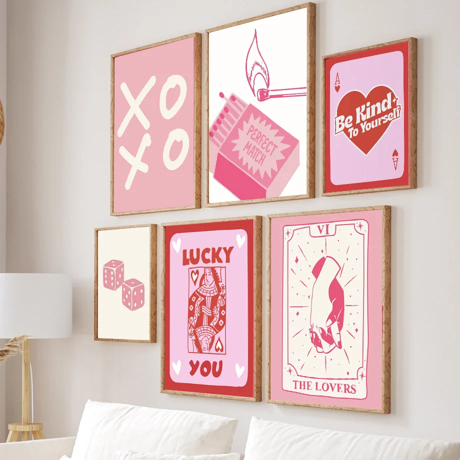 Home Decor Y2K - Różowa Szczęśliwa Królowa Pokeru Kostki w